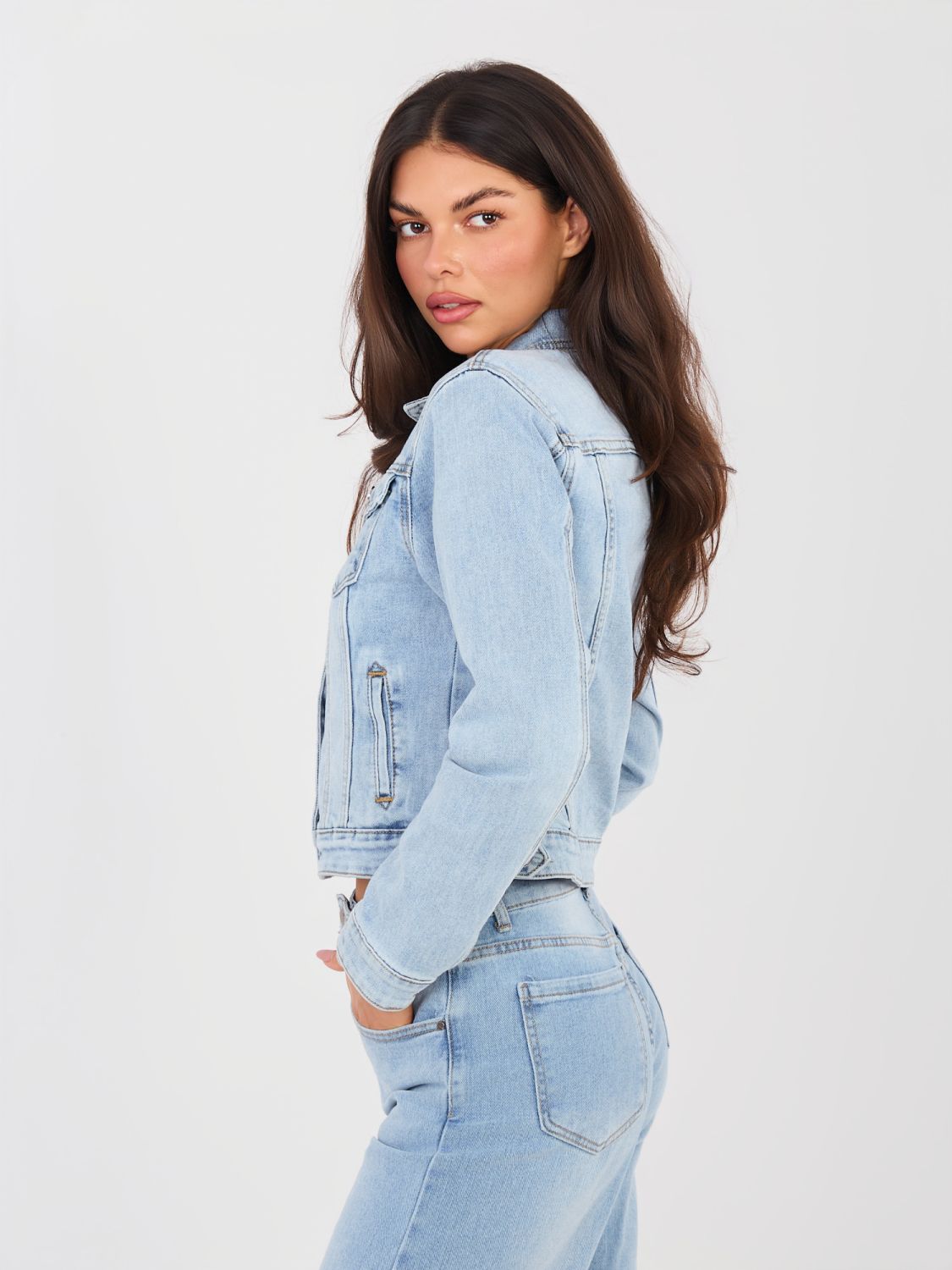 Kurze Jeansjacke in Hellblau