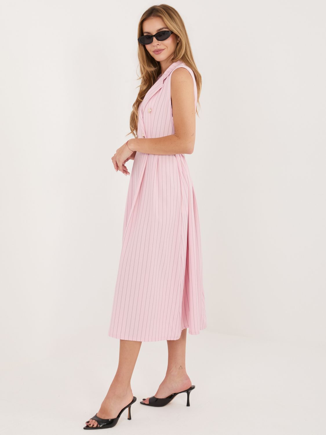 Elegantes rosafarbenes Midi-Kleid mit Gürtel und Kragen