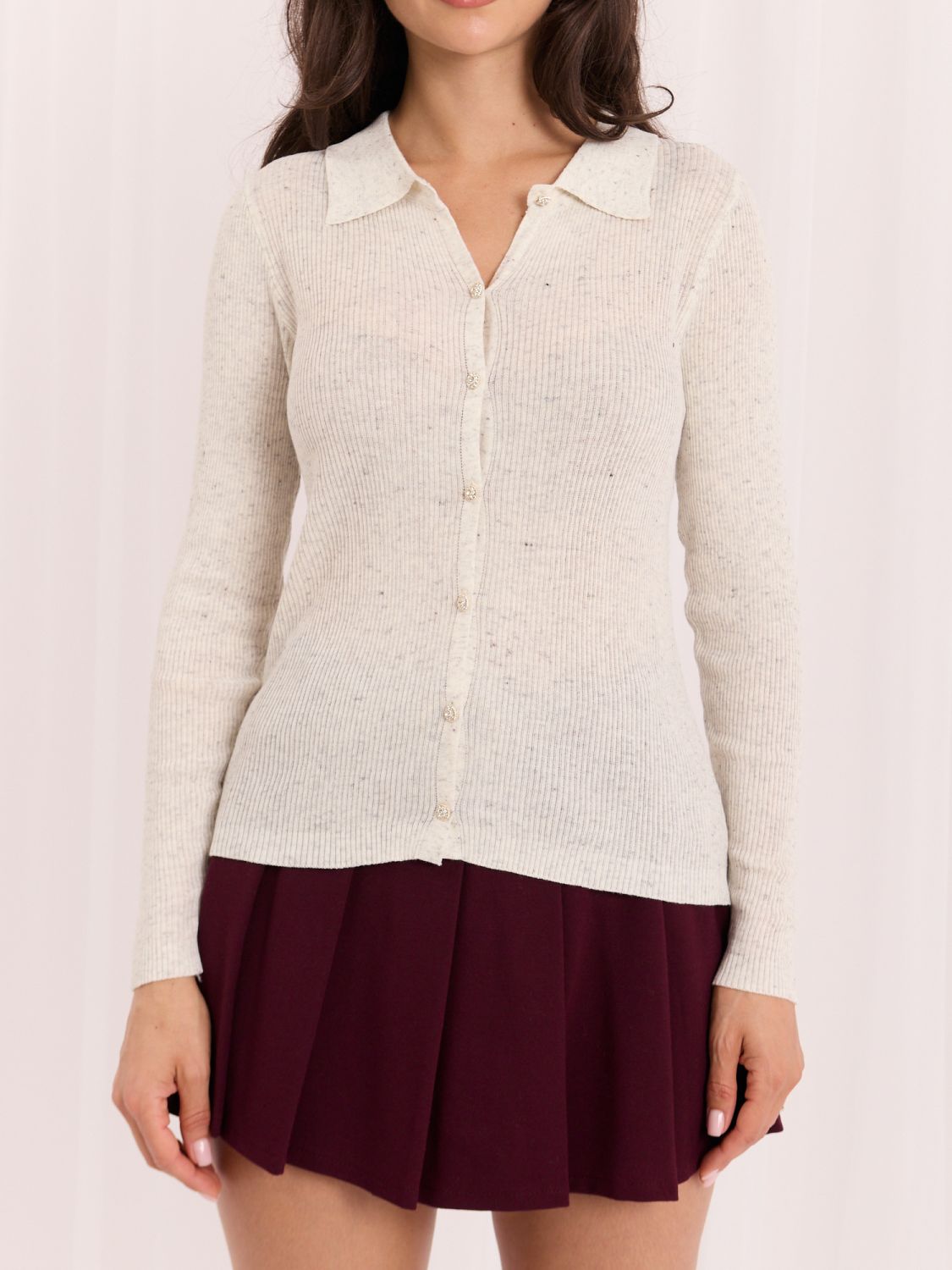 Eleganter Strickpullover mit Kragen und Knöpfen