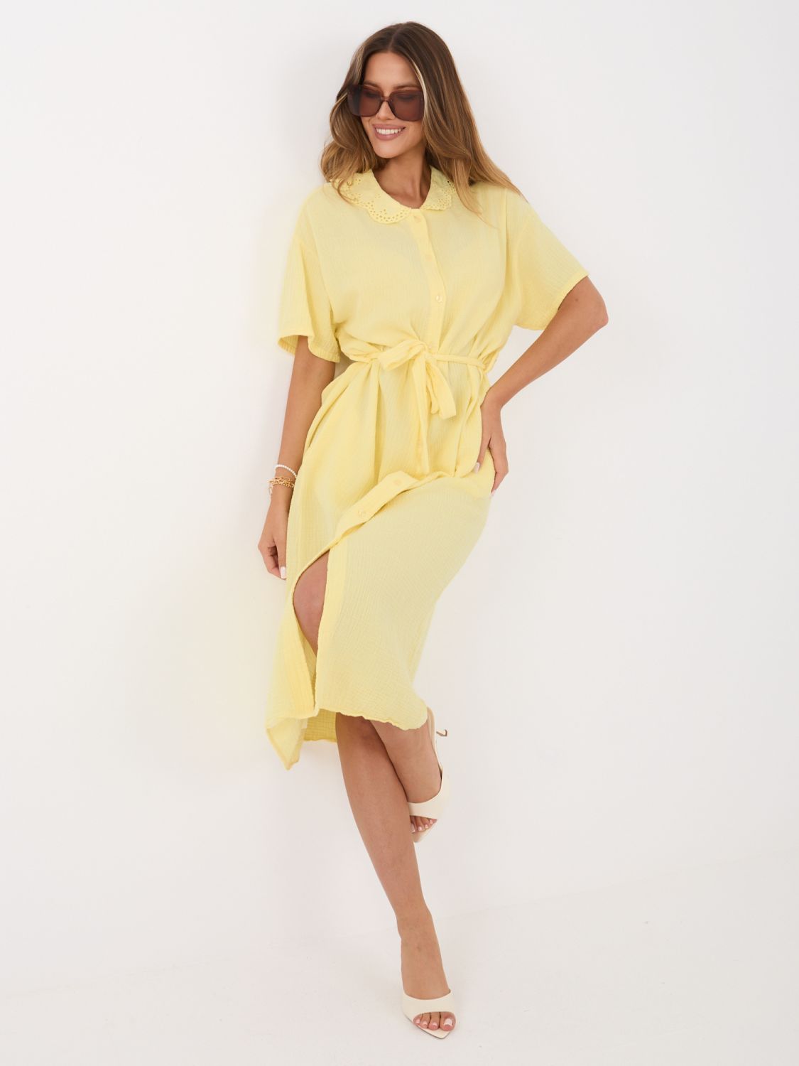 Gelbes ausgestelltes Midi-Kleid mit Gürtel und Taschen