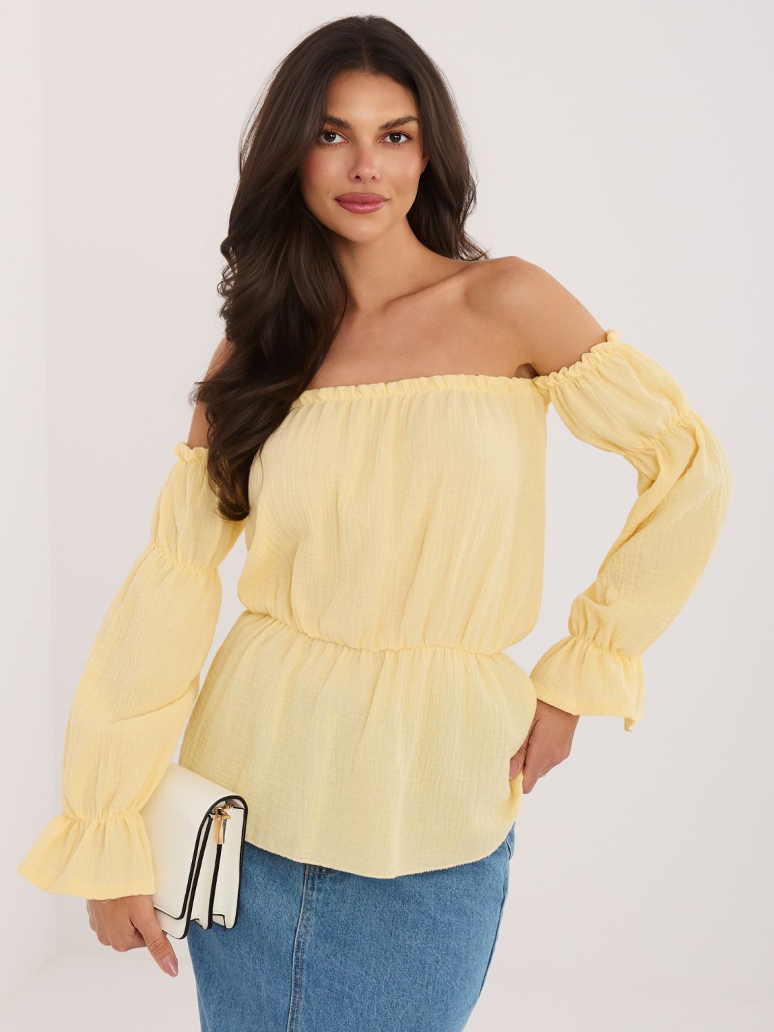 Gelbe Bluse mit Carmen-Ausschnitt und Puffärmeln