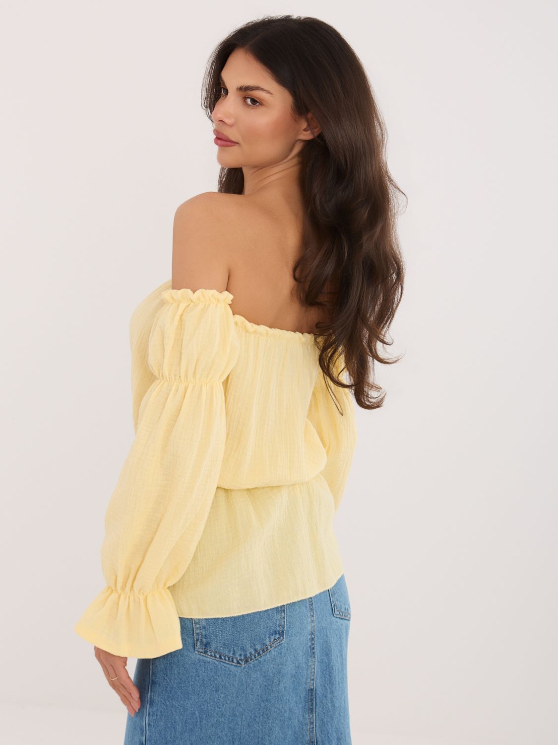 Gelbe Bluse mit Carmen-Ausschnitt und Puffärmeln