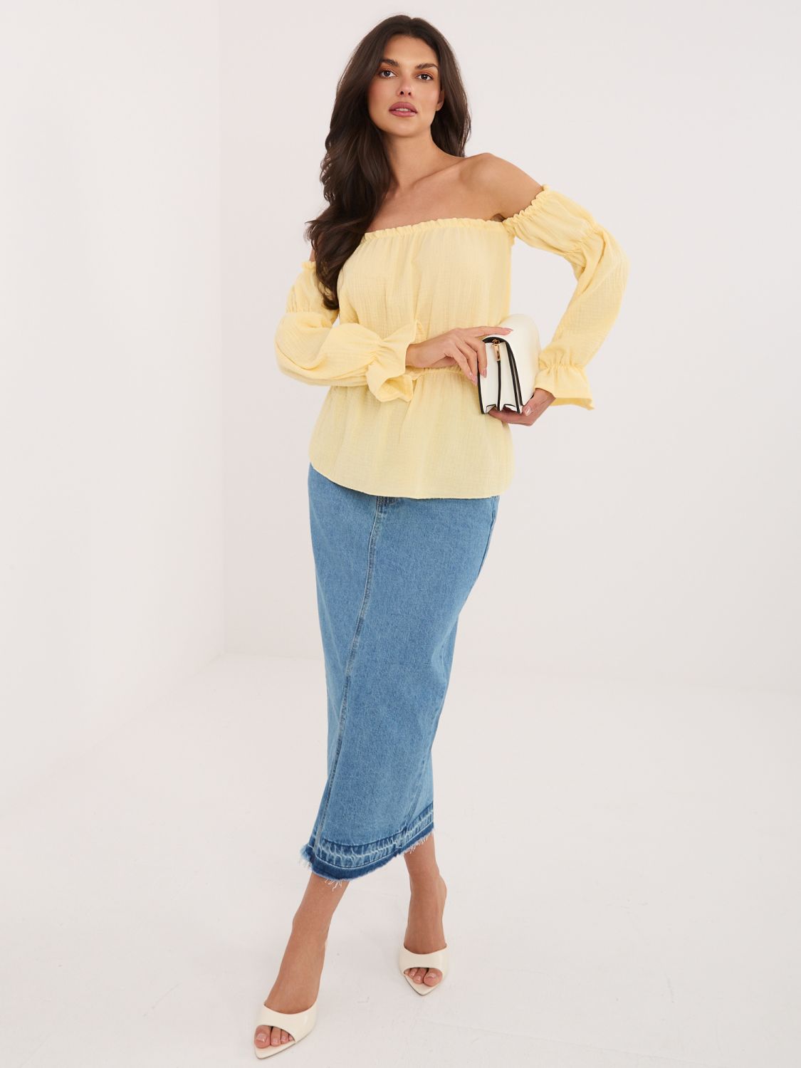 Gelbe Bluse mit Carmen-Ausschnitt und Puffärmeln