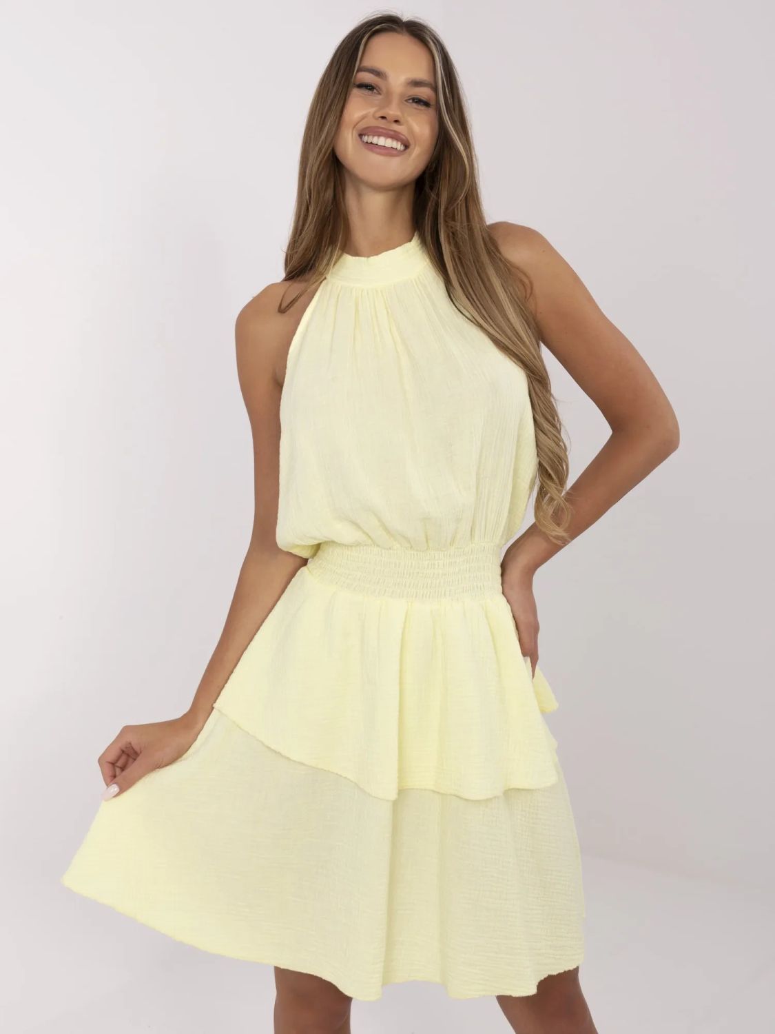 Ausgestellte Sommerkleid in hellgelb