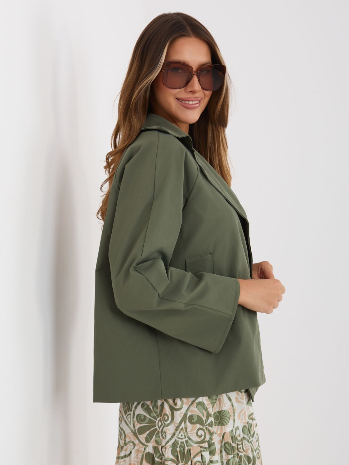 Kurzer Übergangsmantel in Khaki