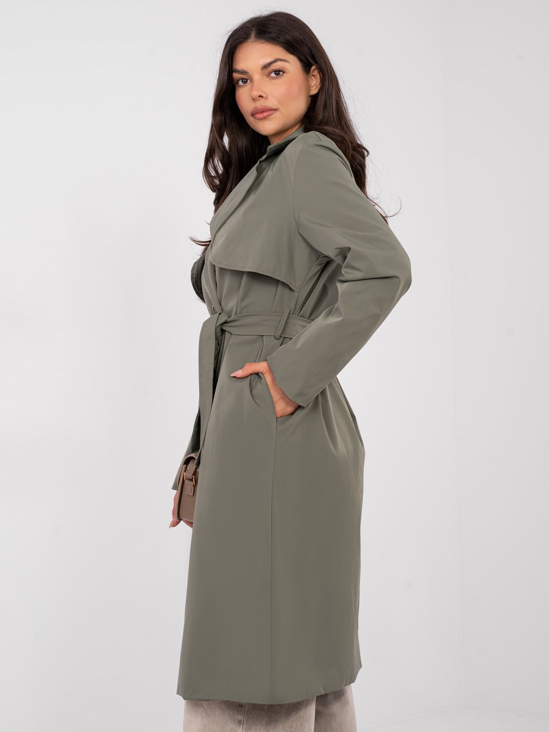 Eleganter khakifarbener Trenchcoat mit Gürtel und Futter