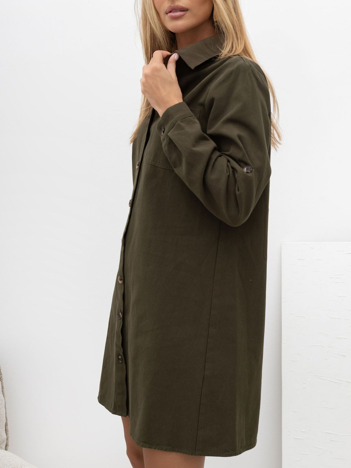Khaki Hemdblusenkleid mit Tasche