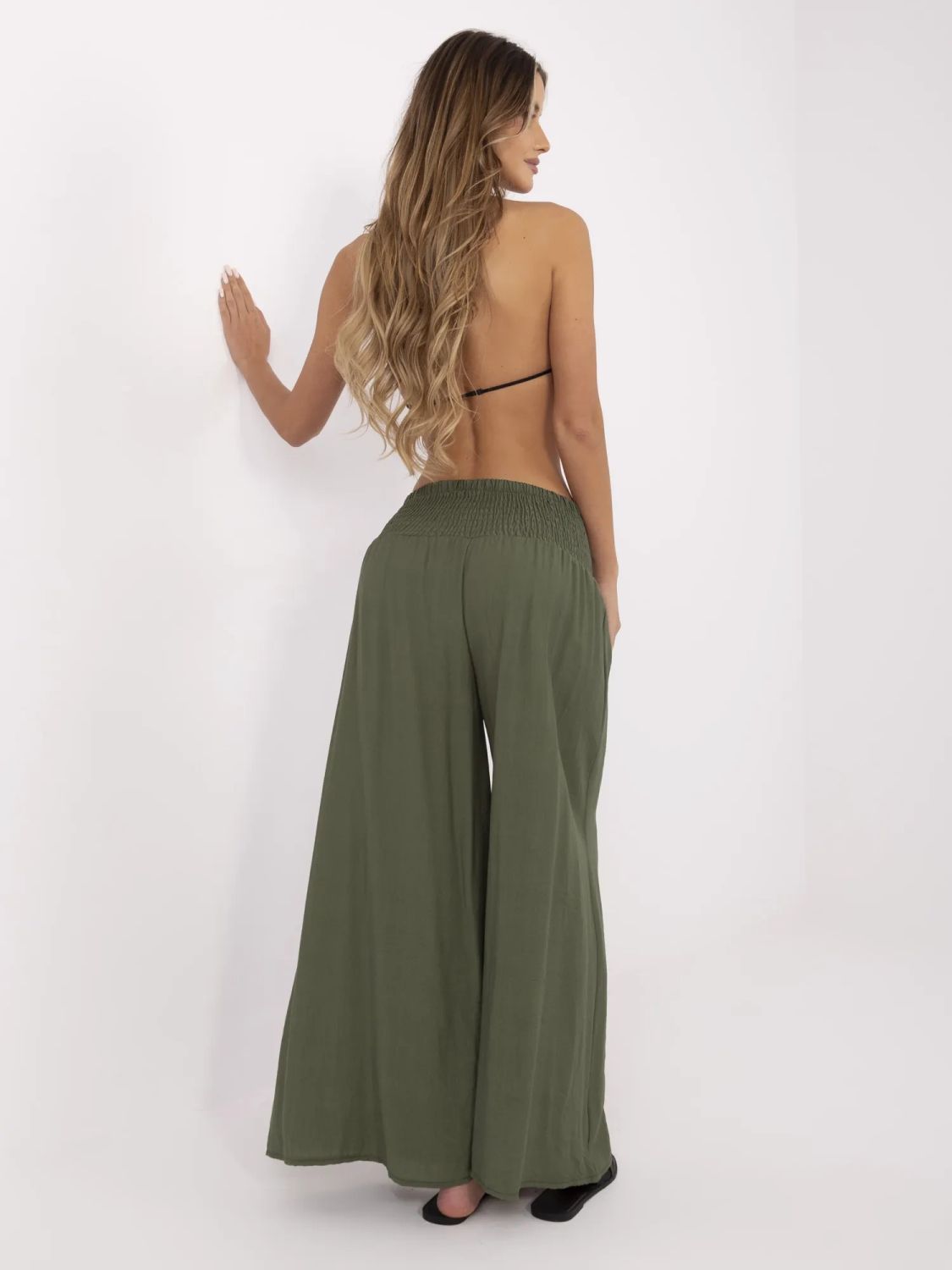 Stylische khaki Hose mit hohem Bund