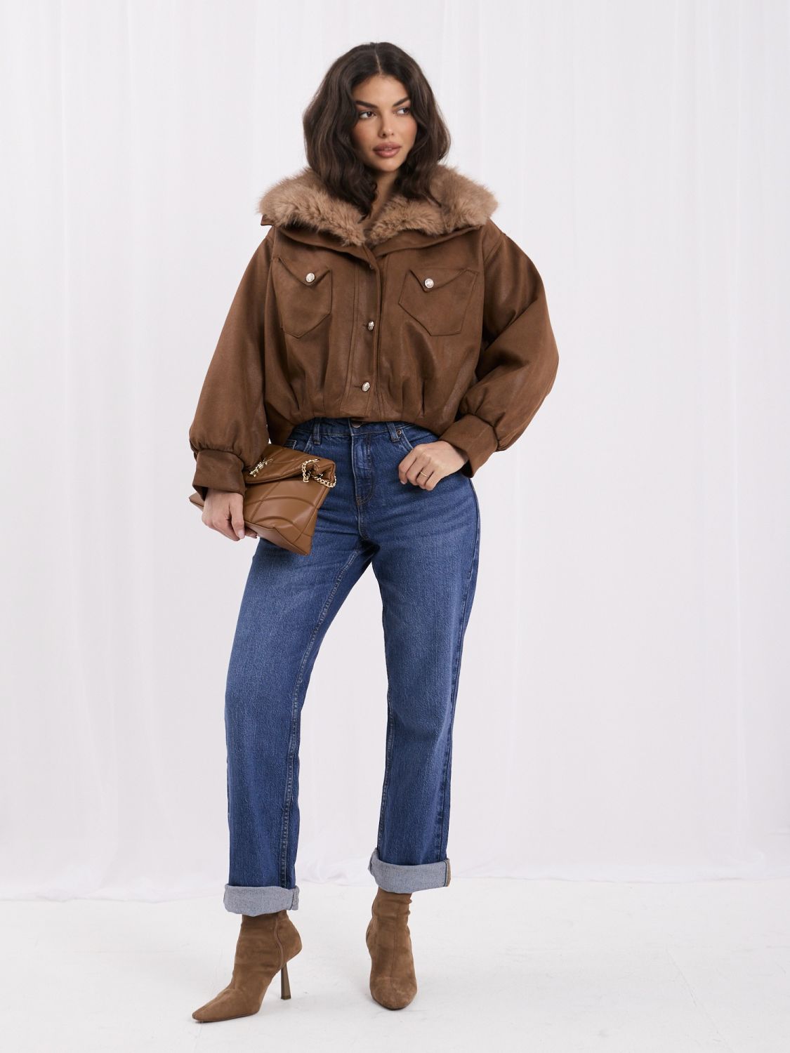 Kurze braune Bomberjacke mit Kragen