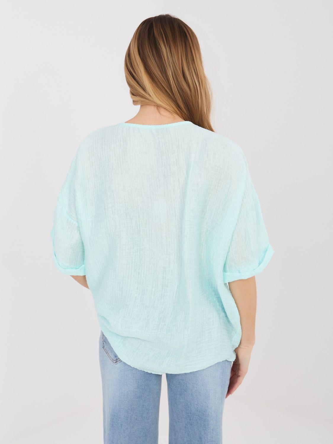 Mintfarbene Bluse mit V-Ausschnitt und kurzen Ärmeln