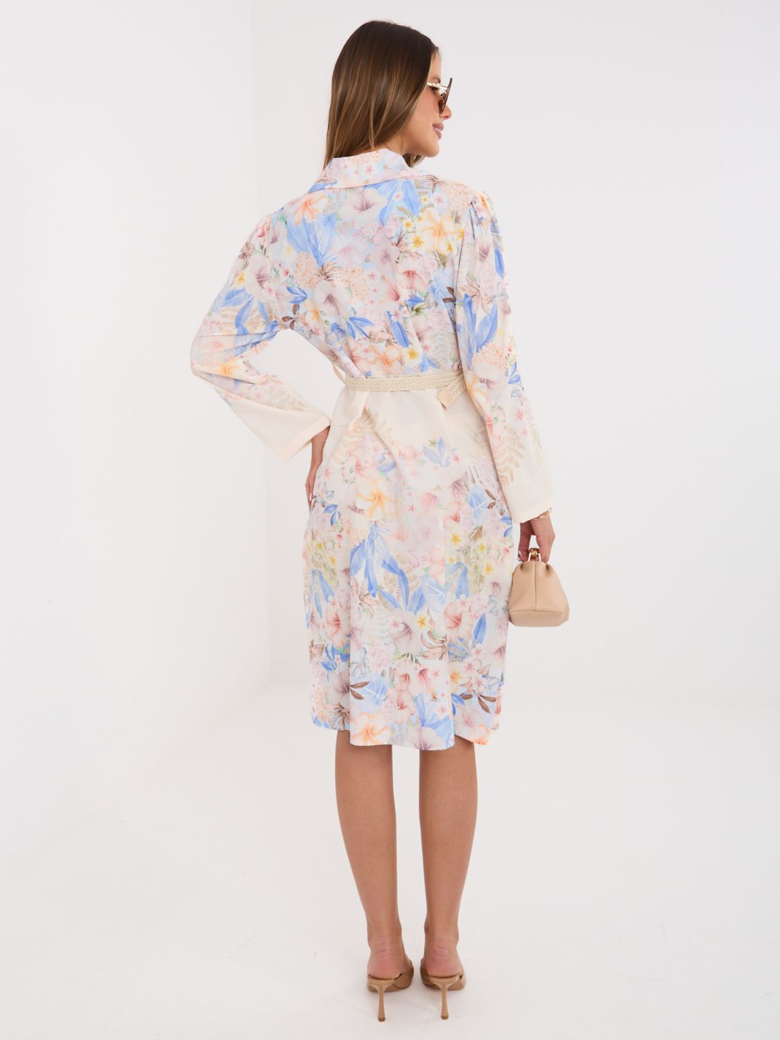 Blaues geblümtes Hemdblusenkleid mit Gürtel