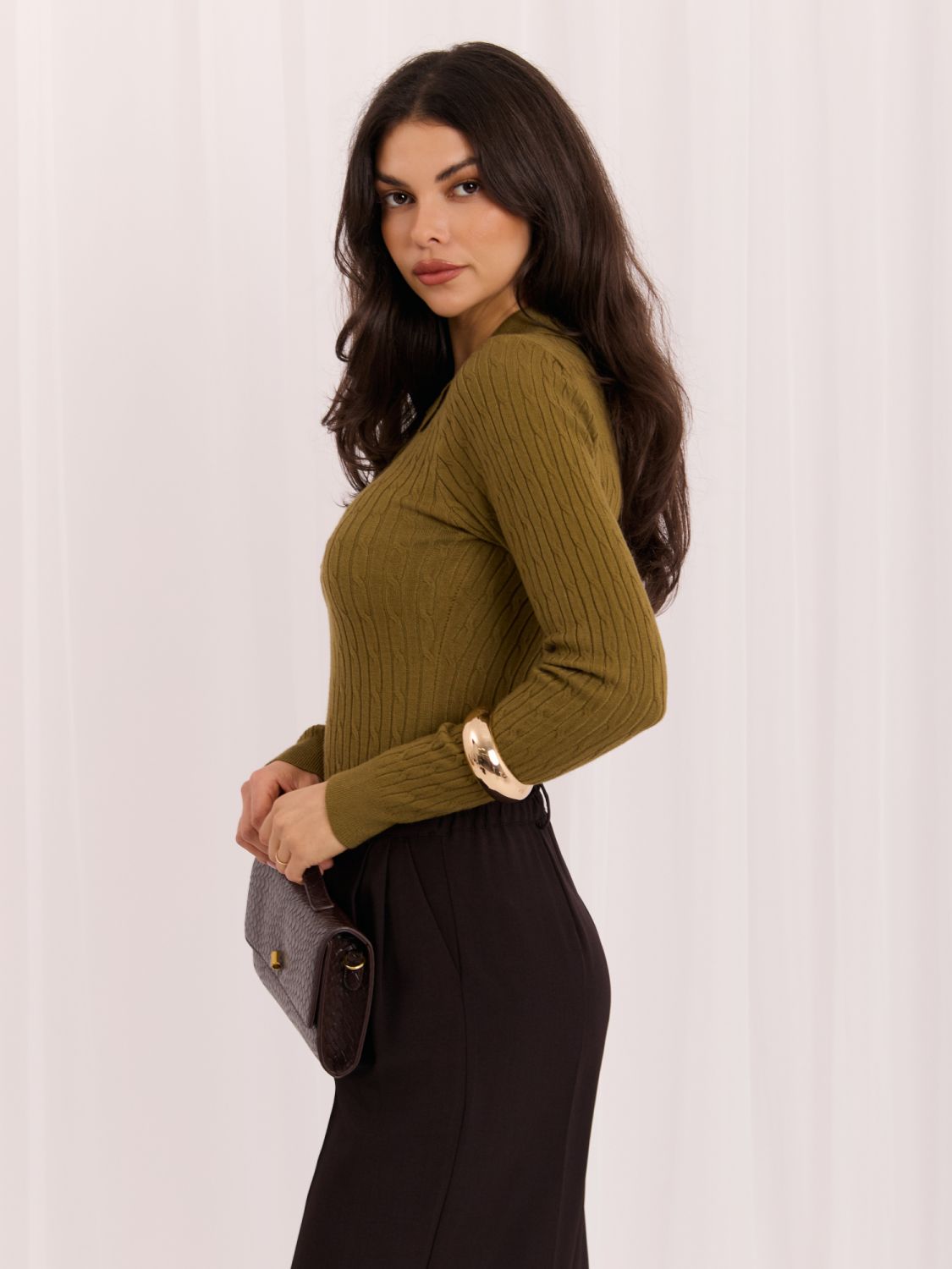 Olivgrüner Polo-Pullover mit Kragen und Knöpfen