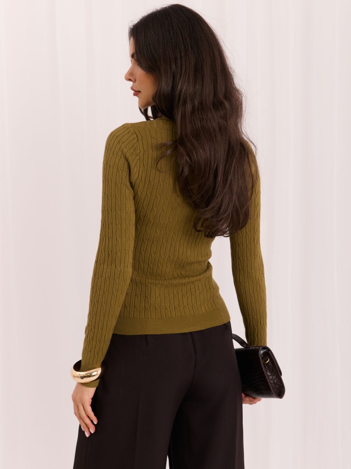 Olivgrüner Polo-Pullover mit Kragen und Knöpfen