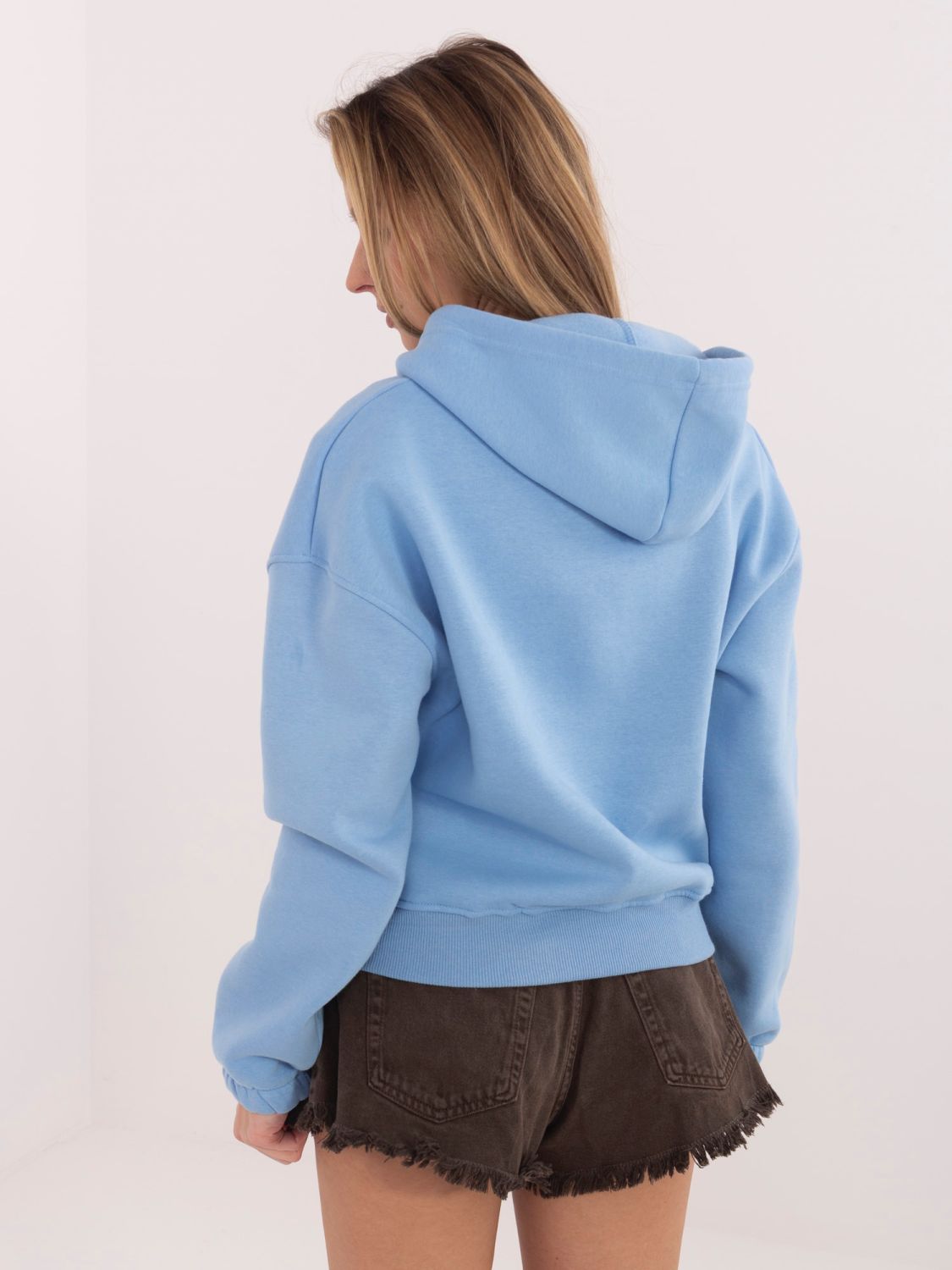 Kurzes blaues Kapuzen-Sweatshirt mit Reißverschluss