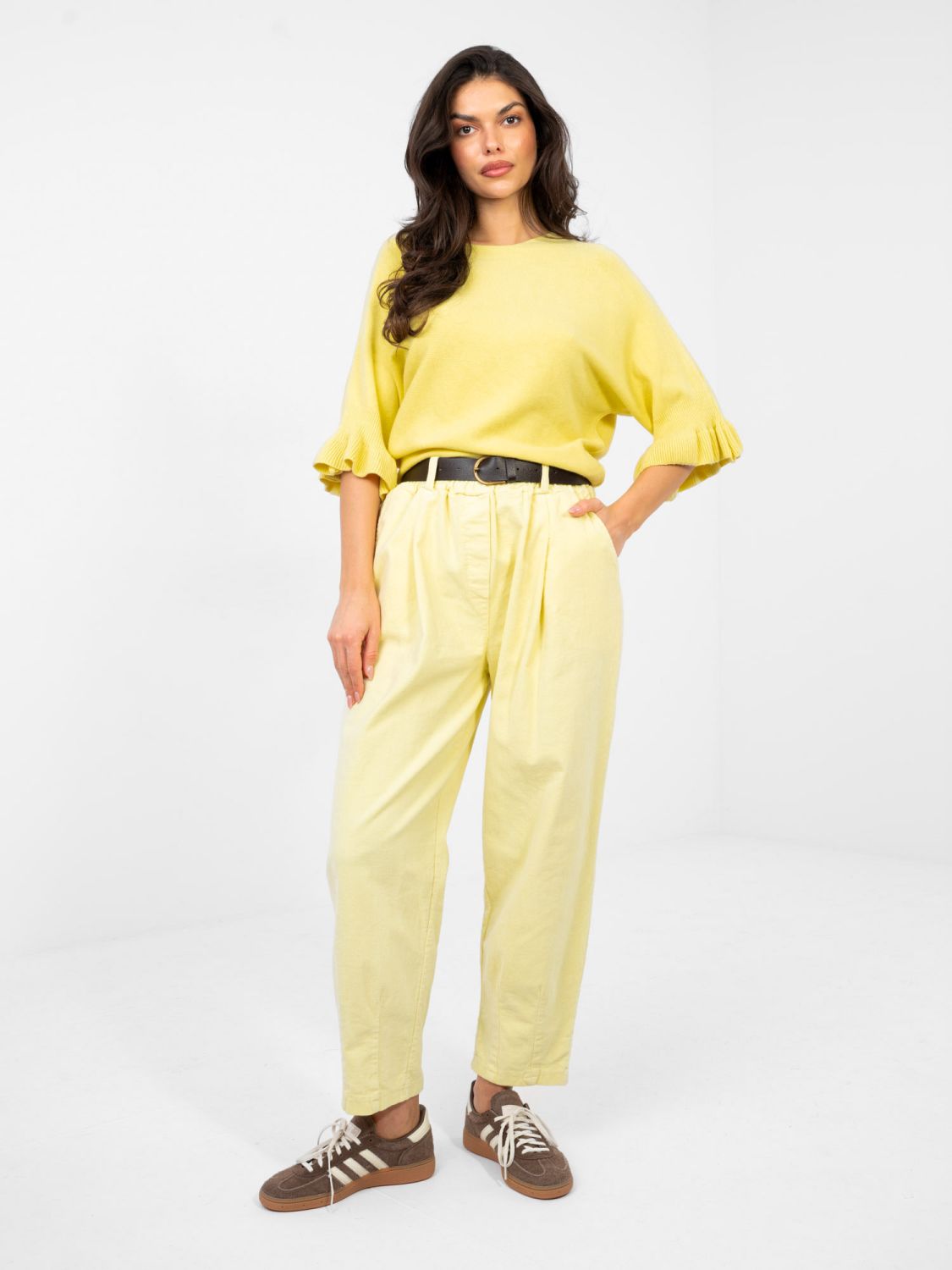 Eleganter gelber Pullover mit 3/4-Ärmeln und Volant