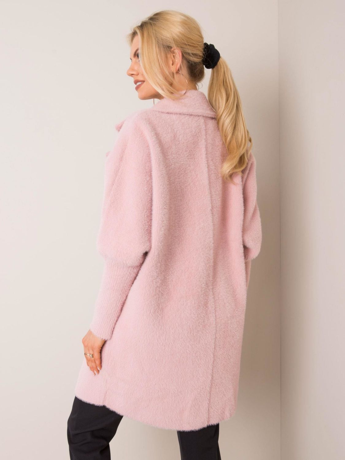 Puderrosa Übergangsmantel aus Alpakawolle