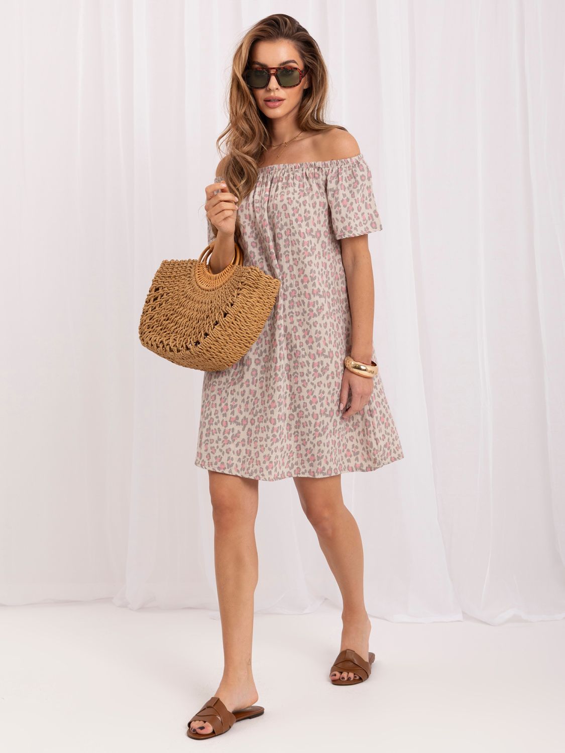 Rosa Oversize-Kleid mit Animal-Print und Carmen-Ausschnitt