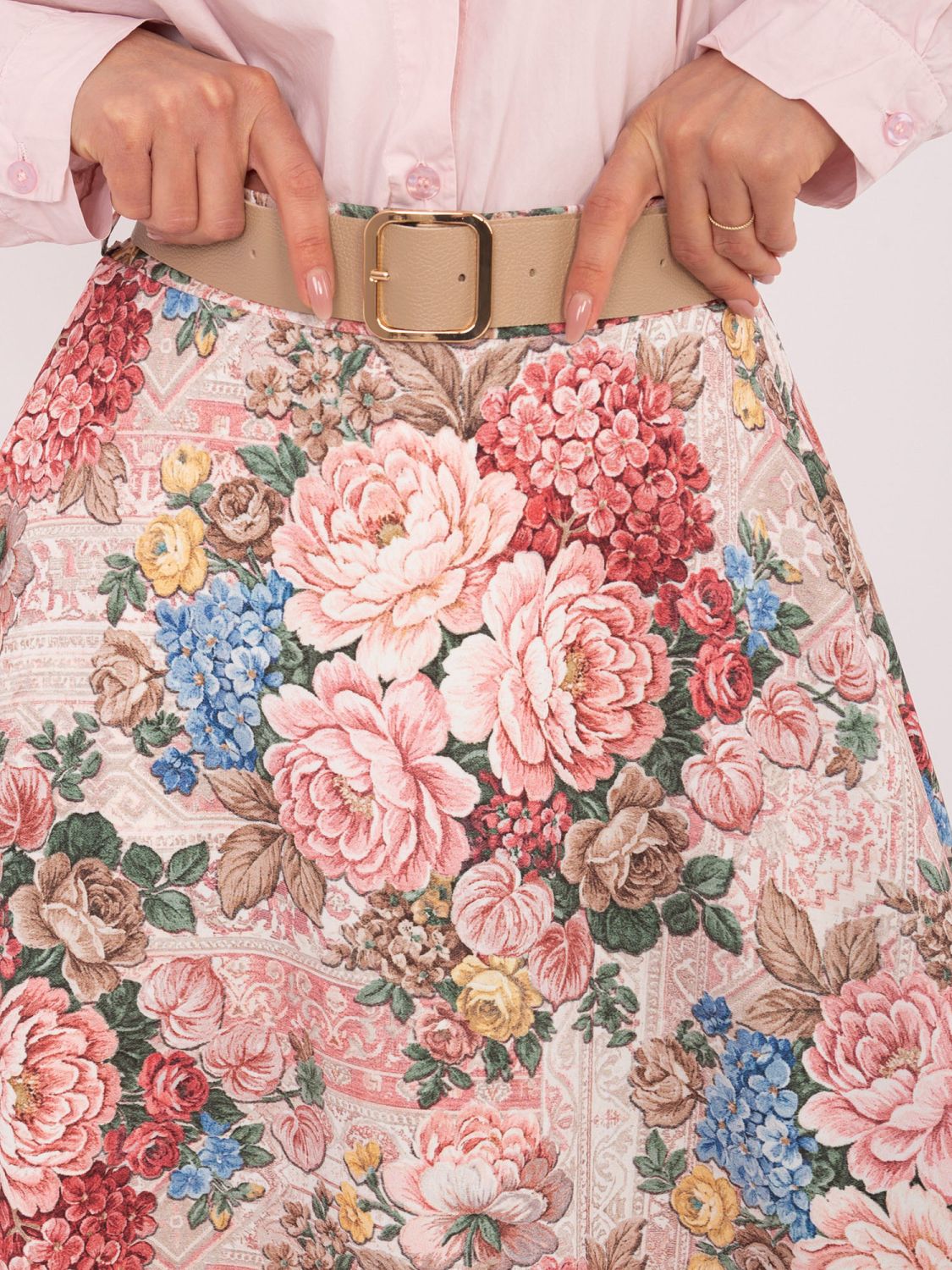 Rosa Midi-Rock mit Blumenmuster und Gürtel