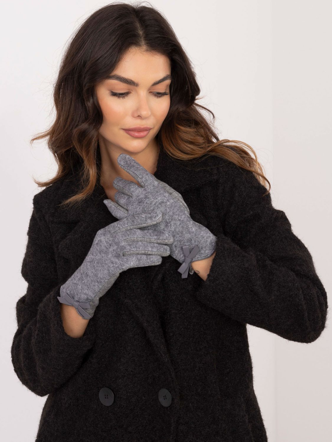 Graue Handschuhe mit warmer Fütterung