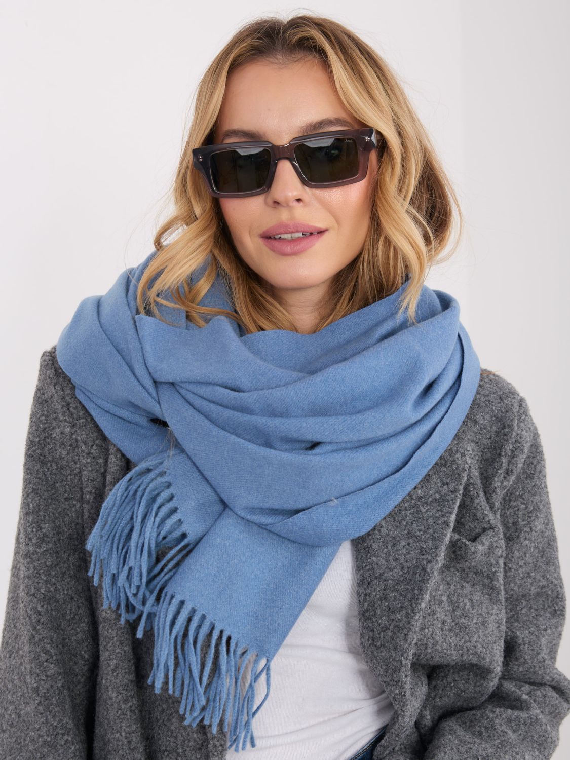 Stilvoller Schal in Grau-Blau