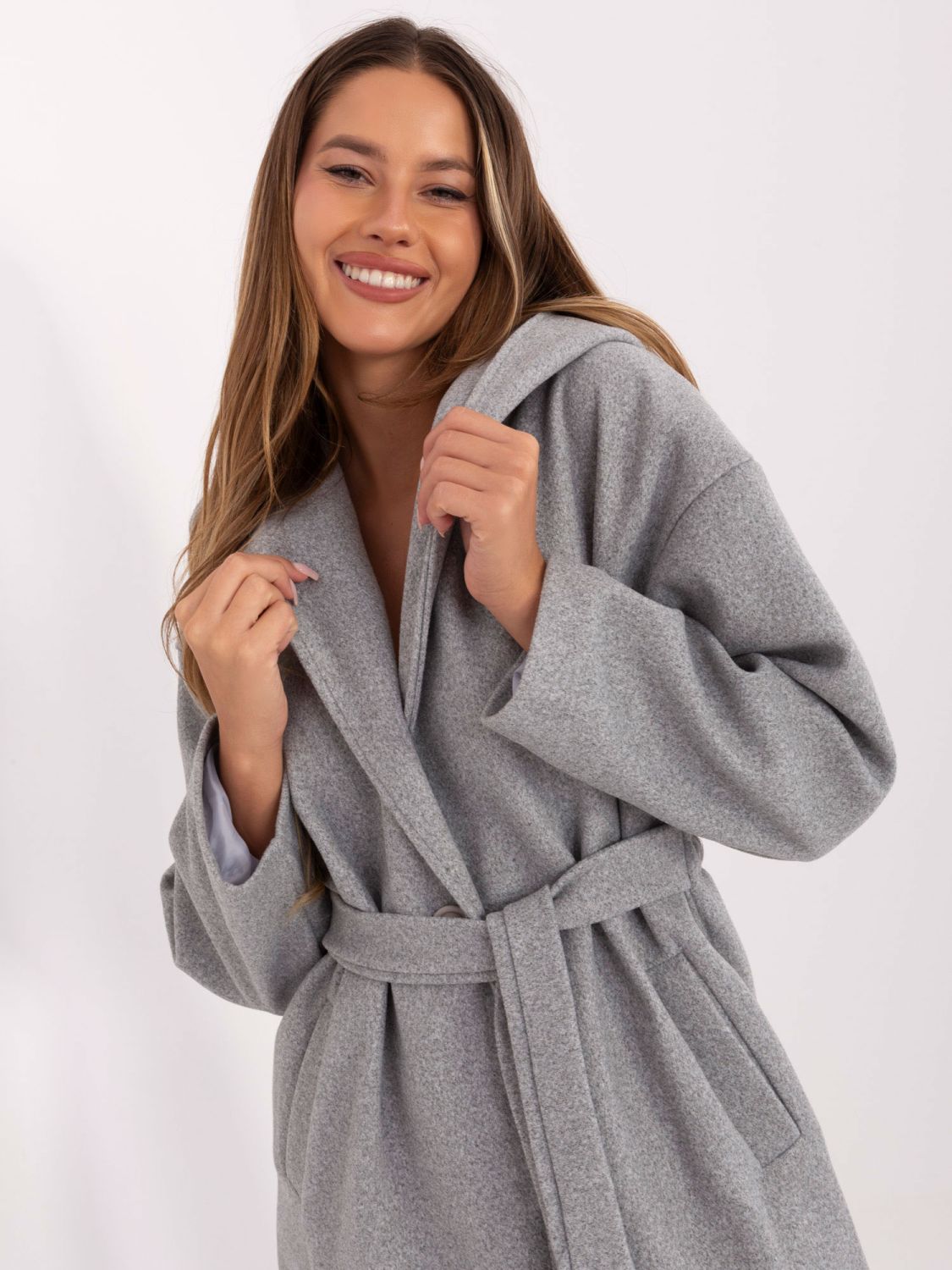 Eleganter grauer Übergangsmantel mit Kapuze und Gürtel