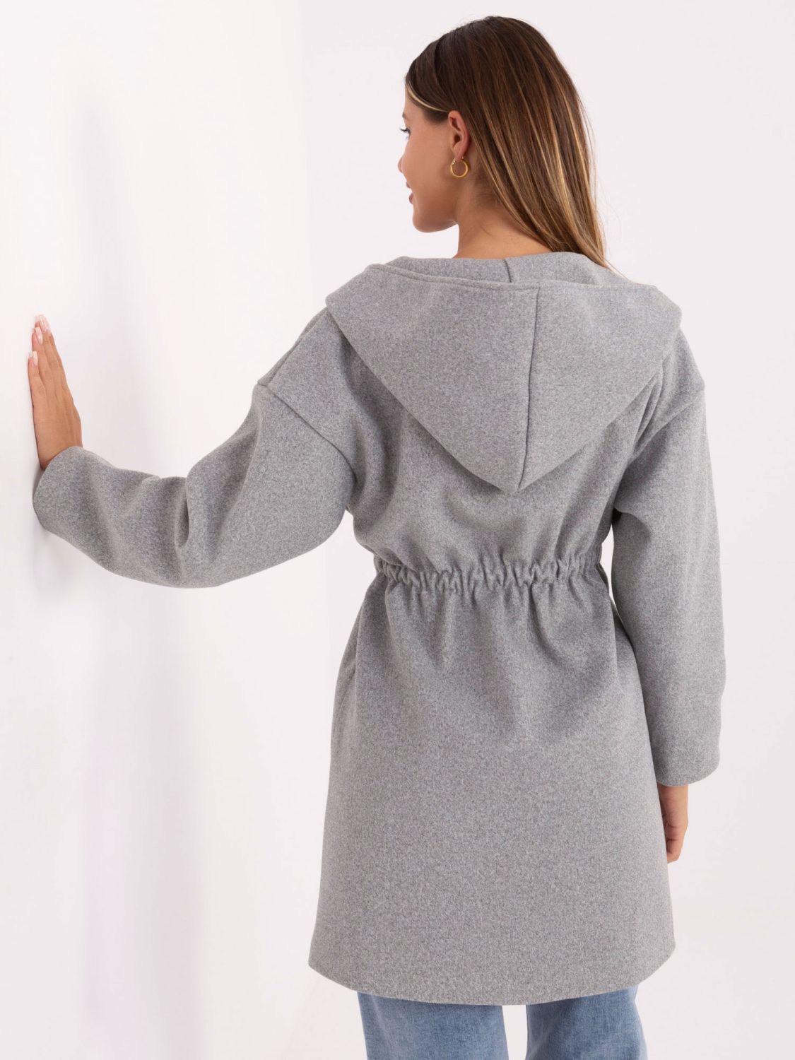 Eleganter grauer Übergangsmantel mit Kapuze und Gürtel