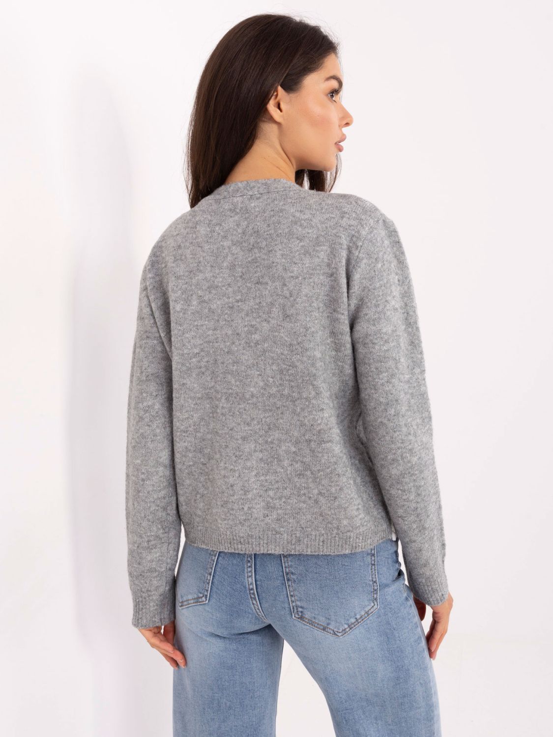 Eleganter grauer Pullover mit langen Ärmeln