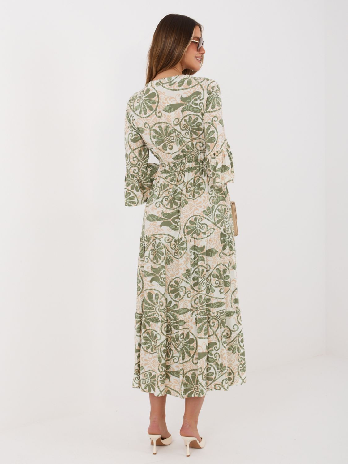 Grünes Midi-Kleid mit Print und Bindegürtel