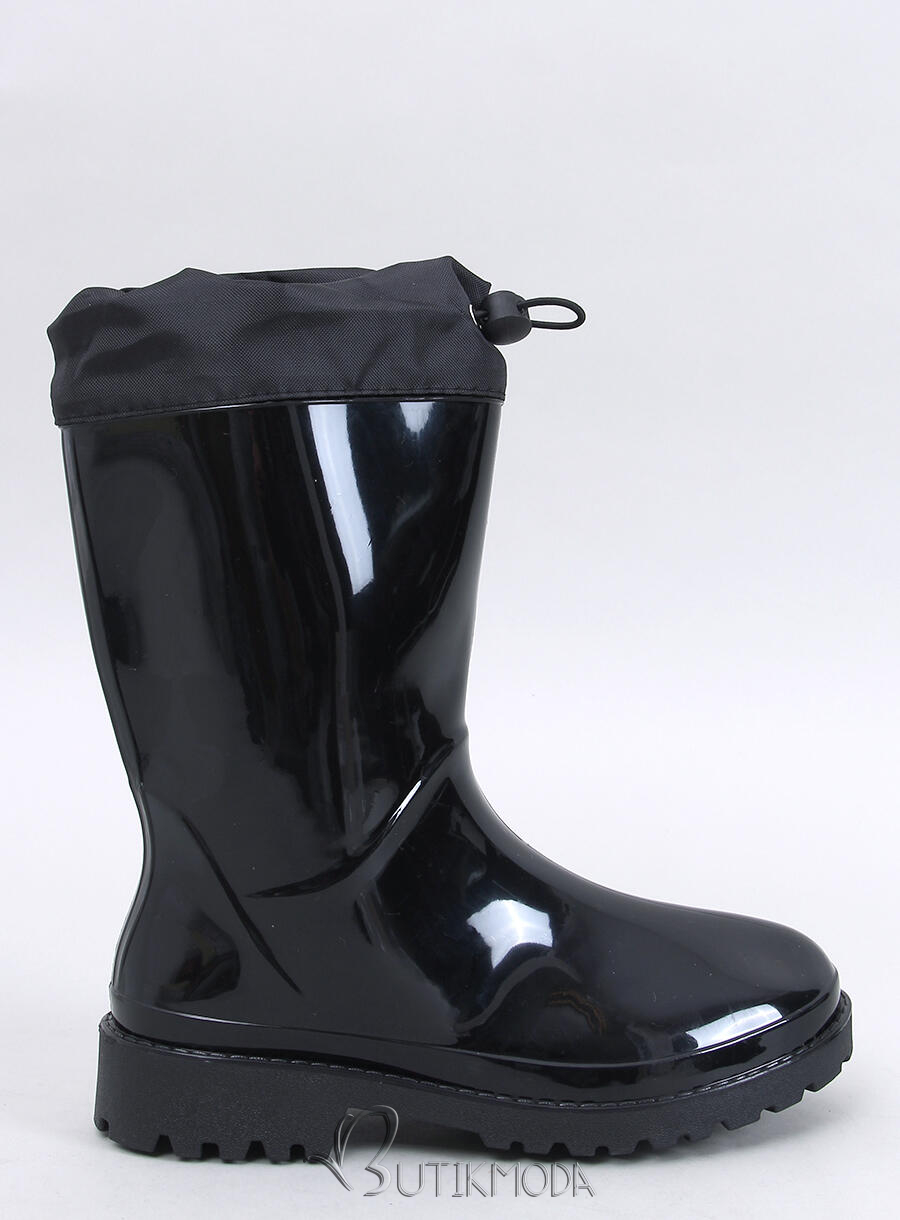 Glänzende schwarze Gummistiefel