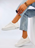 Weiße Sneaker mit Reliefmuster