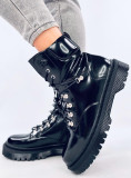 Schwarze, glänzende Schnürstiefel