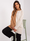 Camel-beige zweifarbiger Pullover mit Rollkragen