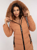 Bequeme Winterjacke mit Kapuze in Camel-Farbe