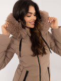 Beige Winterjacke mit Kapuze