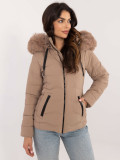 Beige Winterjacke mit Kapuze