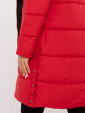 Rote Winterjacke mit Kapuze