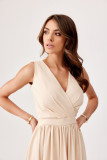 Beiges Midi-Kleid mit Wickelausschnitt und breiten Trägern