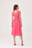Midi-Kleid mit Wickelausschnitt und breiten Trägern in Amaranth
