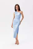 Asymmetrisches Midi-Kleid mit einem Schulterträger in Hellblau
