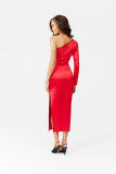Satiniertes Midi-Kleid mit einem langen Ärmel in Rot