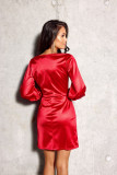 Satiniertes Mini-Kleid mit langen Ärmeln in Rot