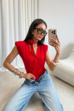 Roter Solene-Body mit dekorativem Gürtel