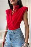 Roter Solene-Body mit dekorativem Gürtel