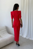 Rotes Midi-Kleid mit Raffungen und V-Ausschnitt