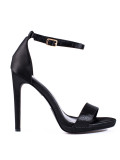 Elegante schwarze Sandalen mit Absatz