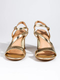 Elegante goldene Sandalen mit Absatz