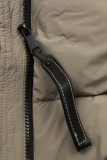 Dunkelbeige Steppjacke mit Kunstpelz