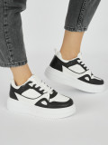Schwarz-weiße Damen-Sneaker mit Plateau