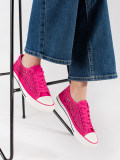Rosa durchbrochene Sneakers
