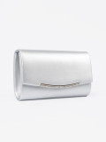Silberne Clutch mit Kette